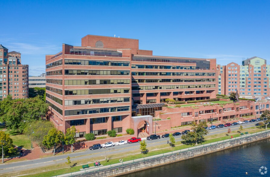 55 Cambridge Pky, Cambridge, MA à louer - Photo du bâtiment - Image 2 de 15