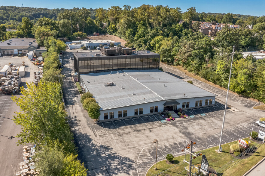 215-217 W Church Road | Office + Retail portfolio of 2 properties for sale on LoopNet.ca - Building Photo - Image 1 of 15