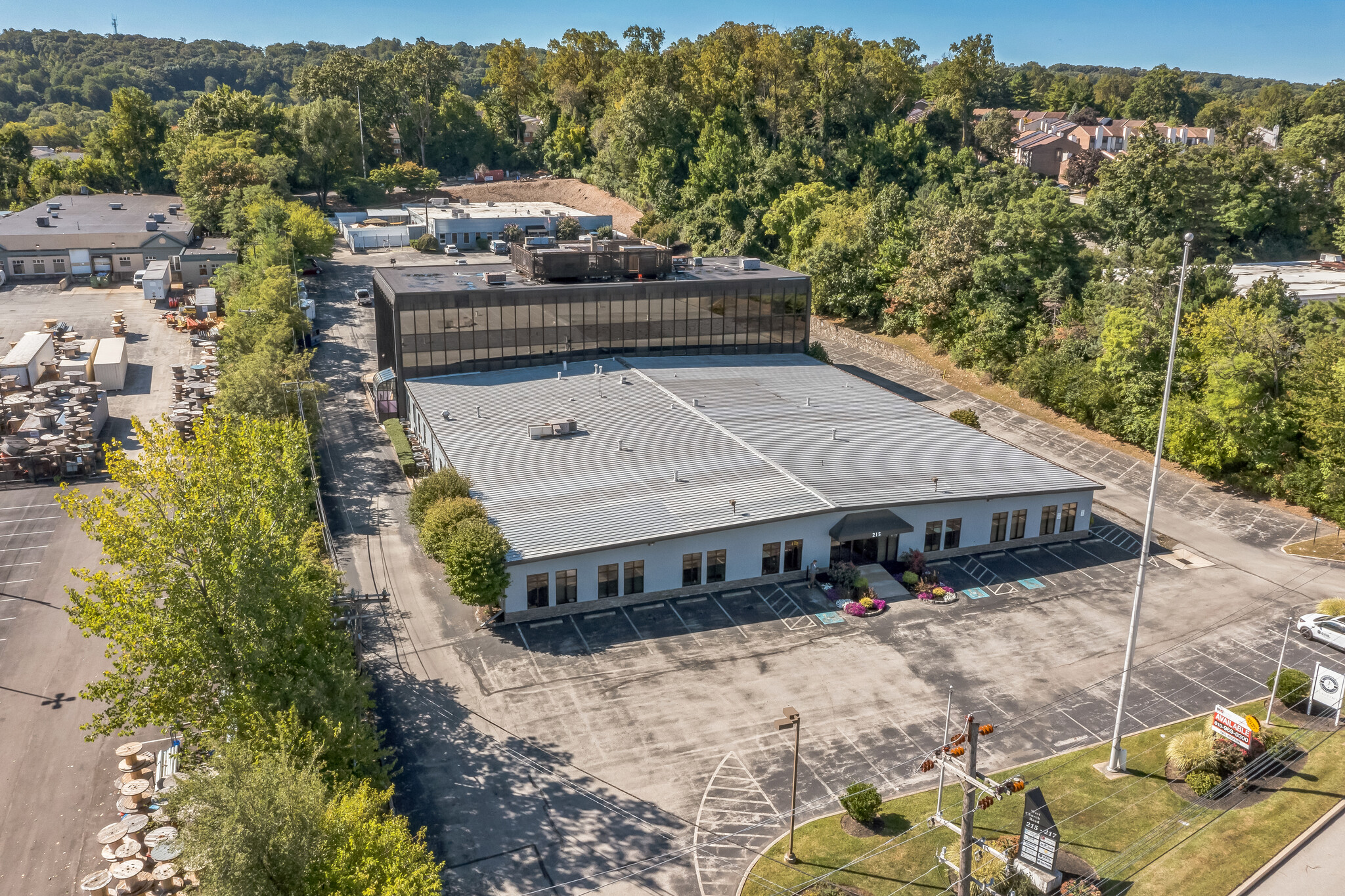 215-217 W Church Road | Office + Retail portfolio of 2 properties for sale on LoopNet.ca Building Photo- Image 1 of 16