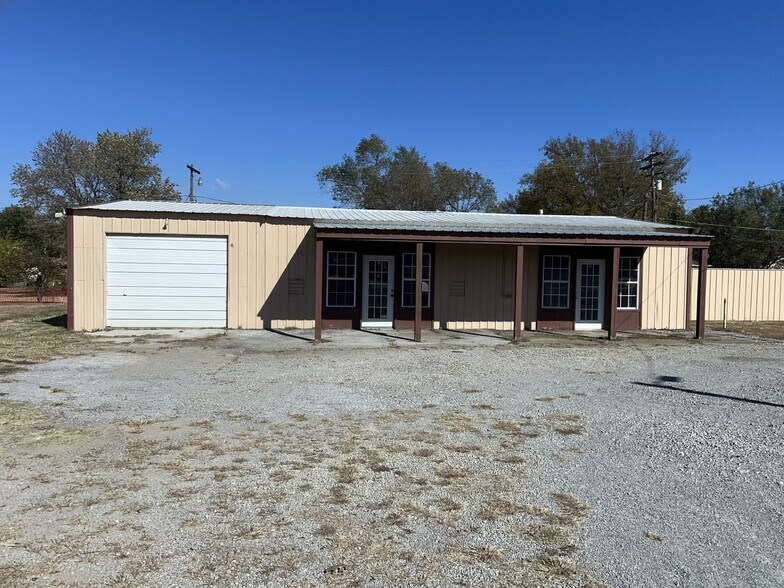 705 E Chicago Ave, Yale, OK à vendre - Photo du b timent - Image 3 de 18