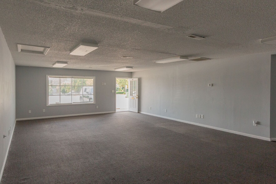 101-111 Rankin Ave, Mount Holly, NC for lease - Interior Photo - Image 3 of 11