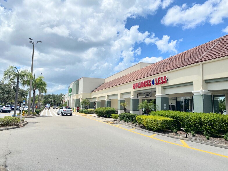 24600 S Tamiami Trl, Bonita Springs, FL à louer - Photo du bâtiment - Image 1 de 4