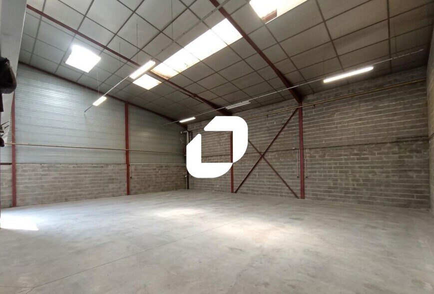 Flex dans Chassieu à louer - Photo du bâtiment - Image 2 de 10