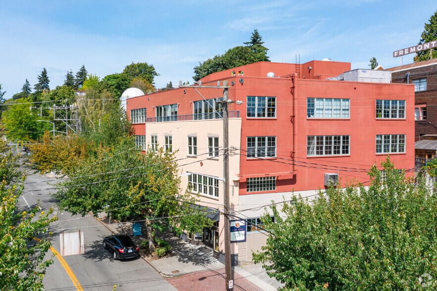 701 N 36th St, Seattle, WA à louer - Photo du bâtiment - Image 2 de 5