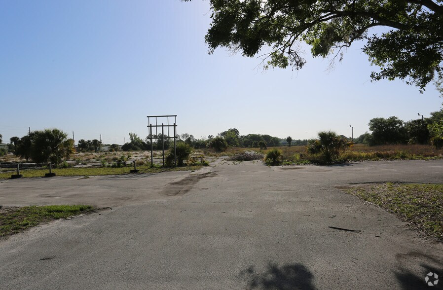 3701 S Sanford Ave, Sanford, FL à louer - Photo du bâtiment - Image 2 de 5