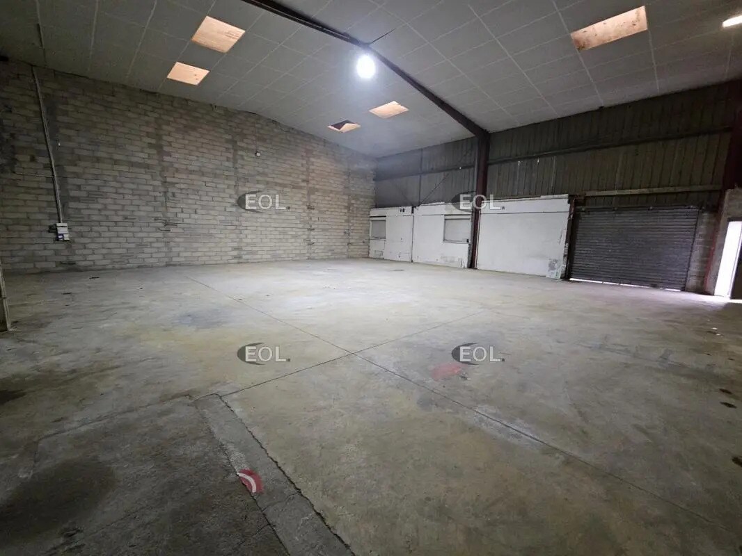 Flex in Crosne for lease Interior Photo- Image 1 of 5