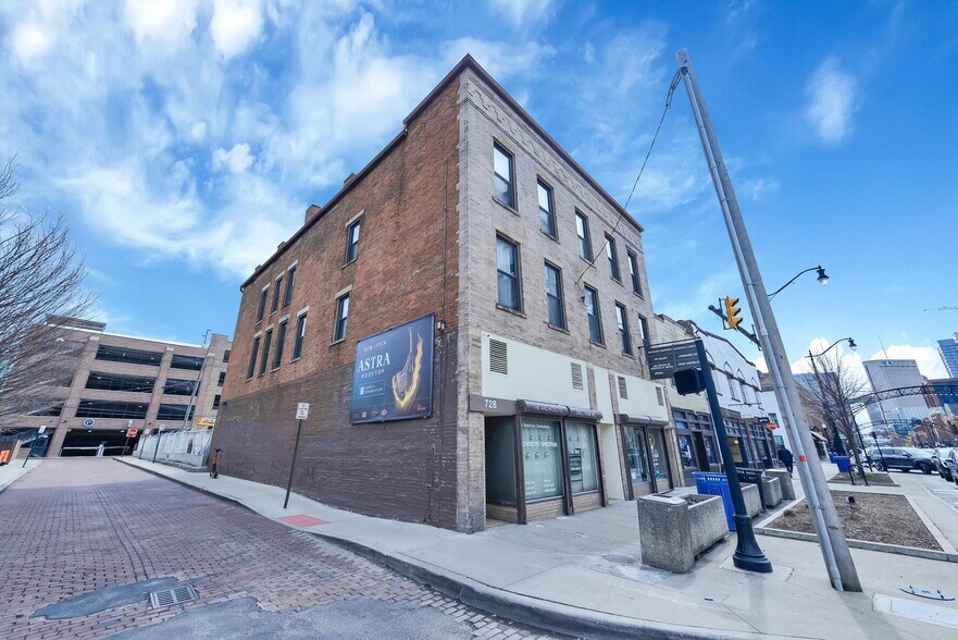 726-728 N High St, Columbus, OH à louer - Photo du bâtiment - Image 3 de 15