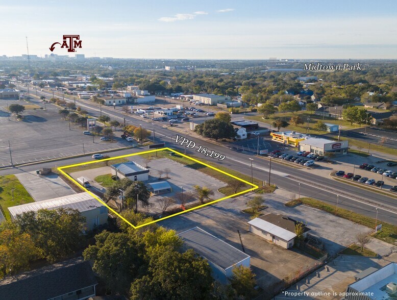 1811 S Texas Ave, Bryan, TX à vendre - Photo du bâtiment - Image 1 de 7
