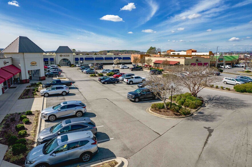 3028-3030 Memorial Pky SW, Huntsville, AL à louer - Photo du bâtiment - Image 2 de 7