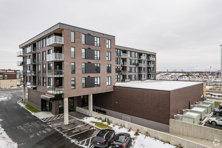 4500 - 4605 Ch Du Crépuscule, Saint-Mathieu-de-Beloeil, QC à louer - Photo du bâtiment - Image 2 de 3
