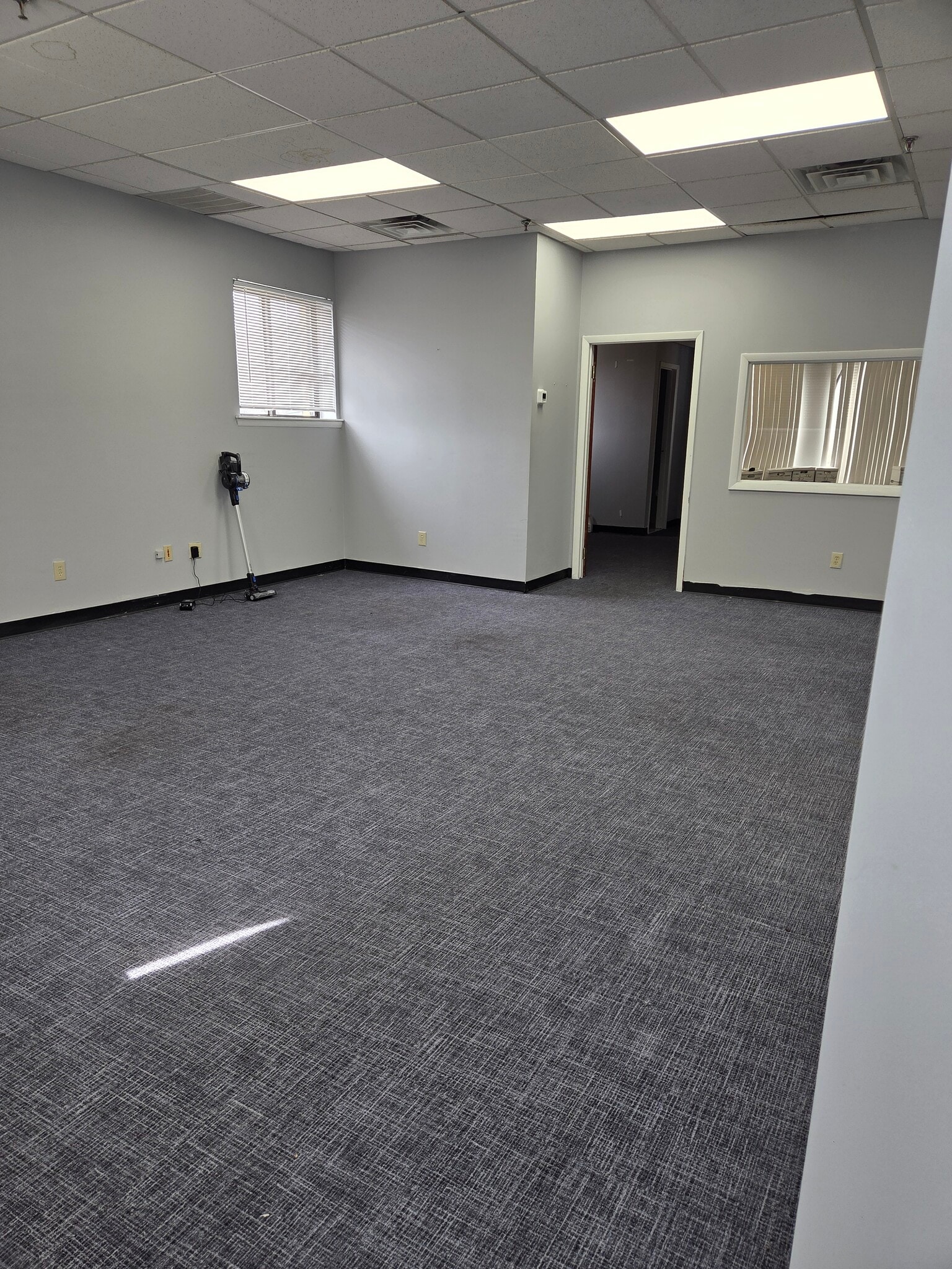 677 Commerce St, Thornwood, NY à louer Photo intérieure- Image 1 de 9