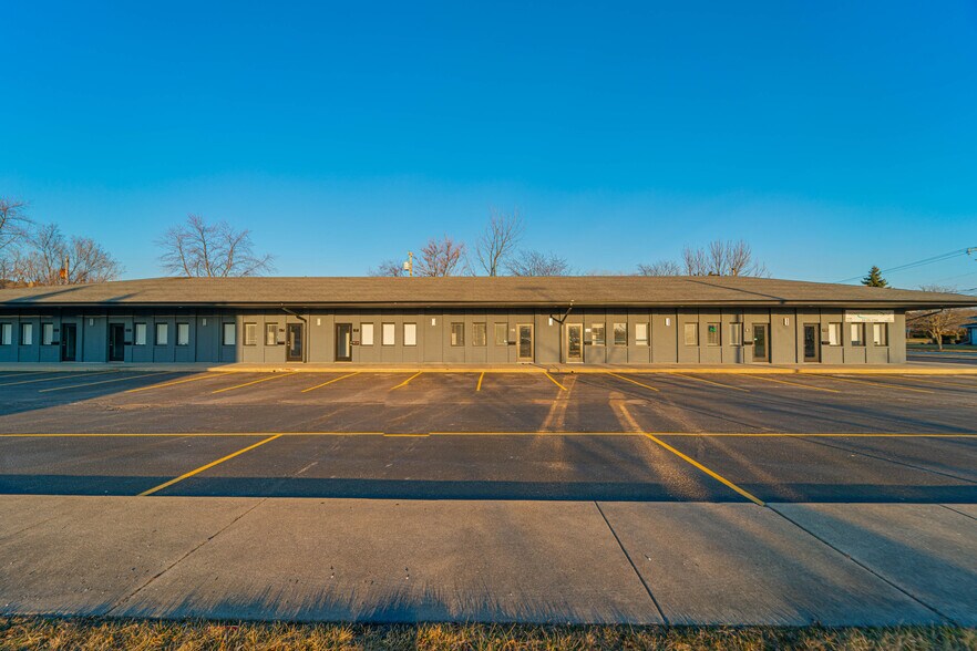 8031-8045 Euclid Ave, Munster, IN à louer - Photo du bâtiment - Image 2 de 9