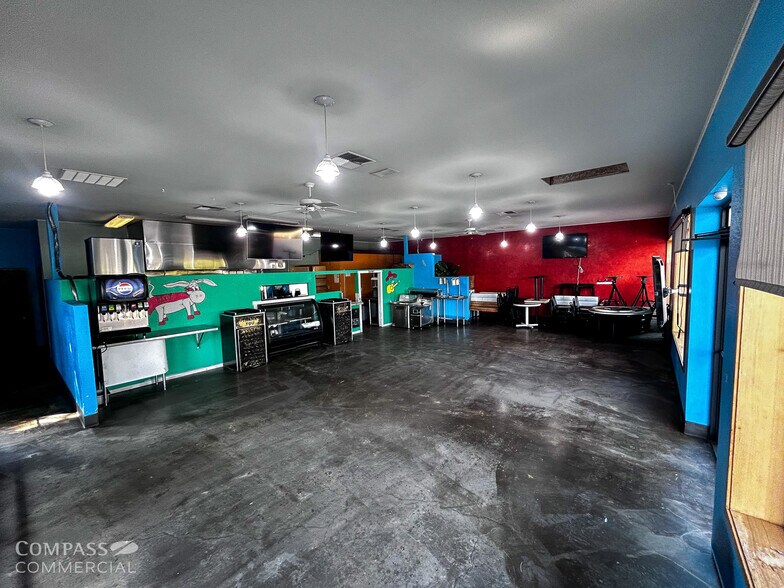 425 NE Windy Knolls Dr, Bend, OR à louer - Photo du bâtiment - Image 2 de 3