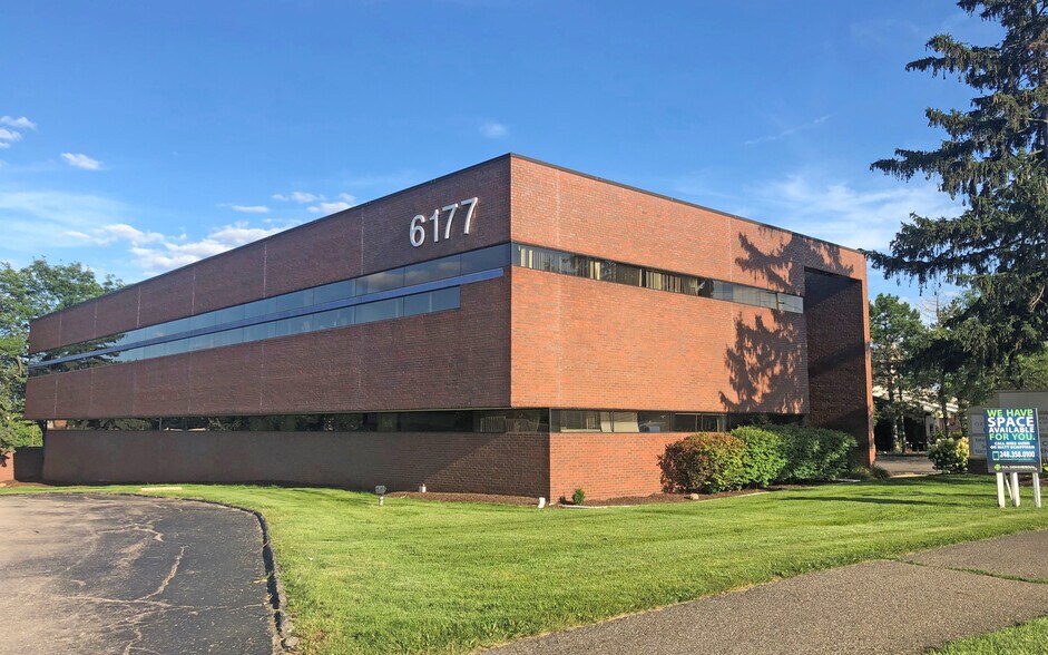 6177 Orchard Lake Rd, West Bloomfield, MI à louer - Photo du bâtiment - Image 3 de 9