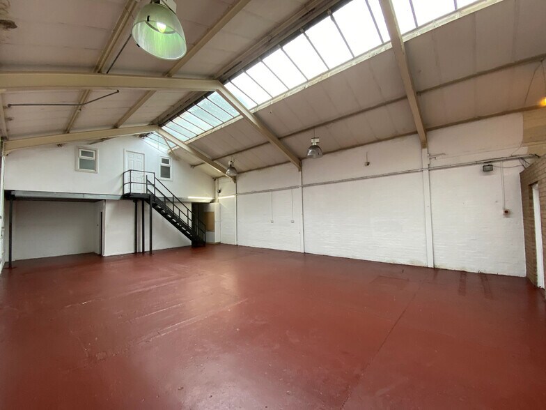 19-39 Tennant Ave, East Kilbride à louer - Photo du bâtiment - Image 3 de 8