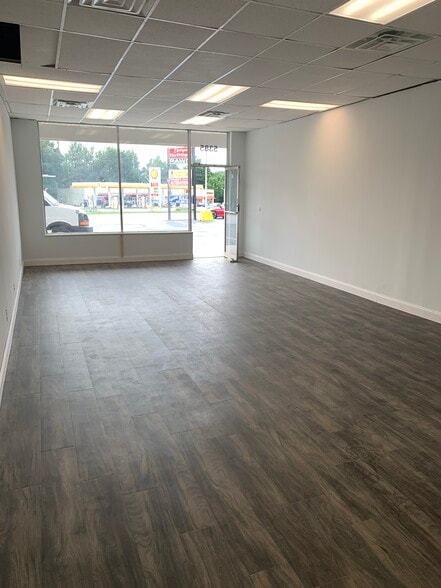 5385 Five Forks Trickum Rd SW, Lilburn, GA for lease - Interior Photo - Image 3 of 4