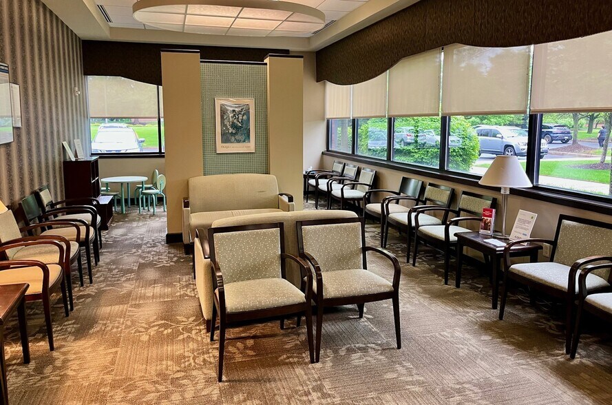 1665 Valley Center Pky, Bethlehem, PA à louer - Photo du bâtiment - Image 2 de 5