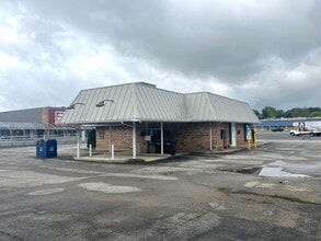 4801 N Wheeling Ave, Muncie, IN à vendre Photo du bâtiment- Image 2 de 7