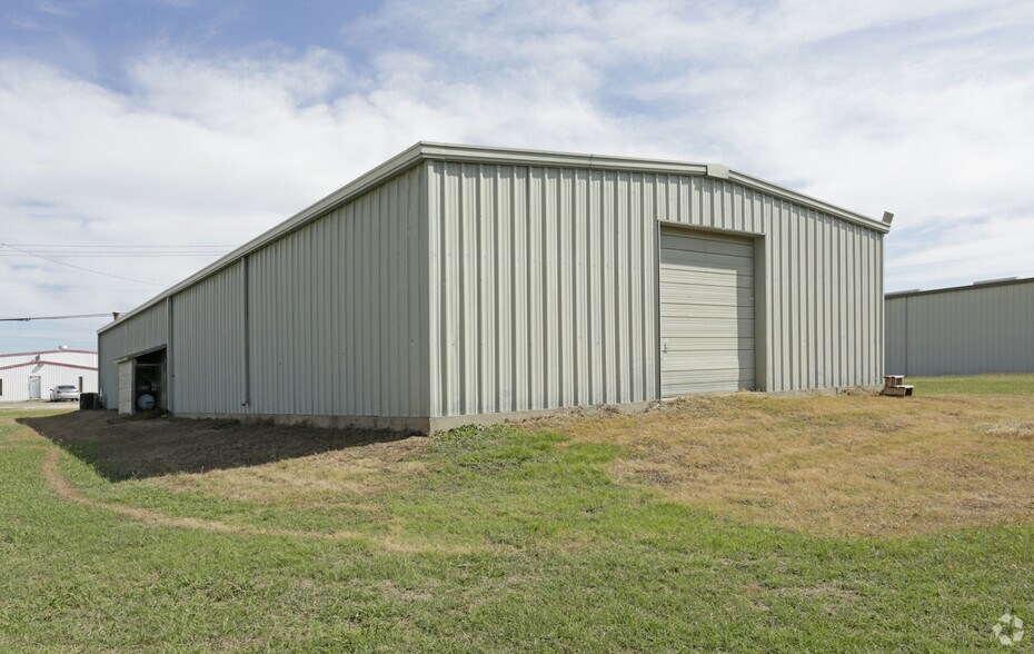 2411 N Preston St, Ennis, TX à vendre - Photo du bâtiment - Image 2 de 6