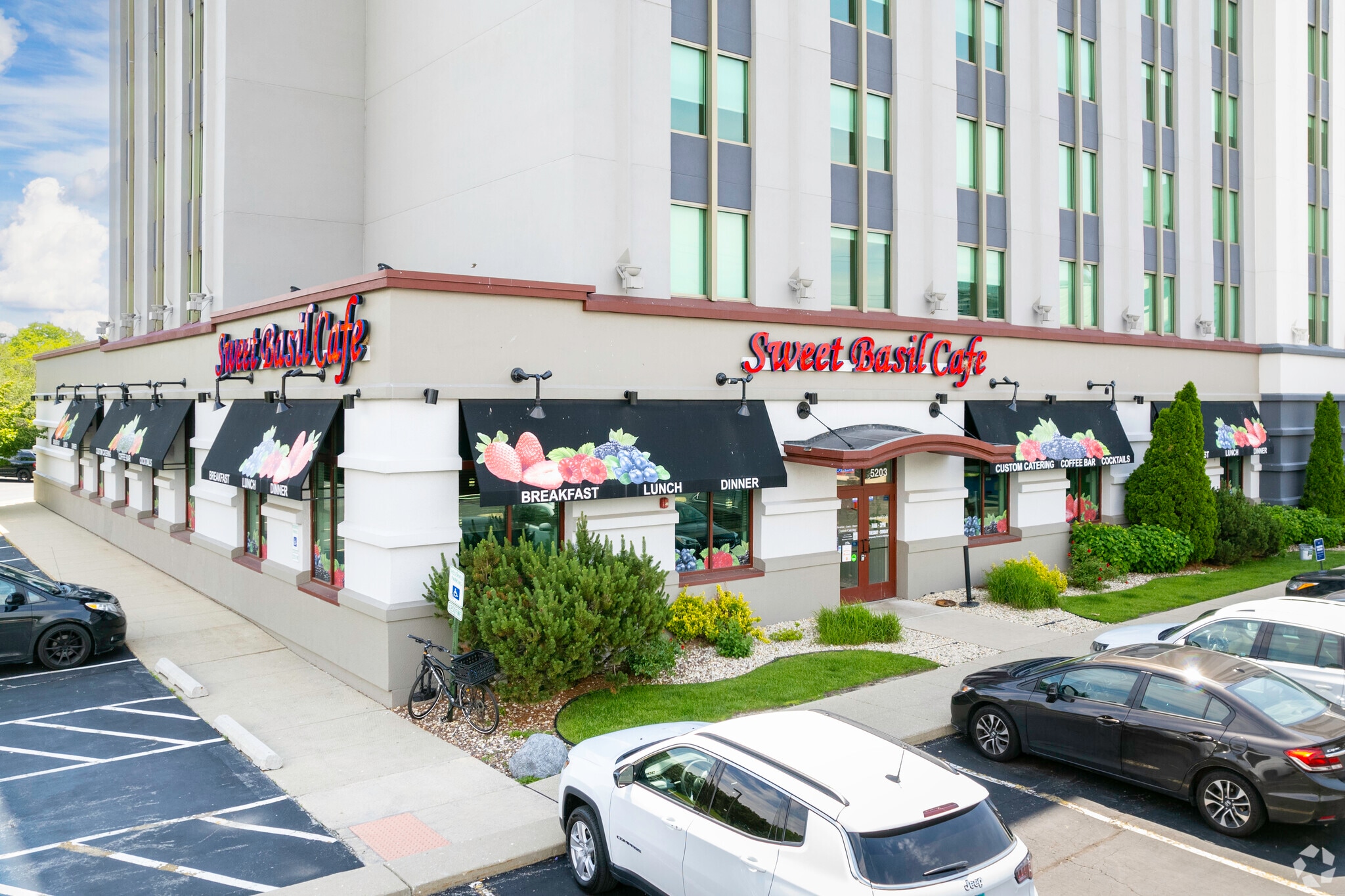 5204 Old Orchard Rd, Skokie, IL for lease Primary Photo- Image 1 of 6