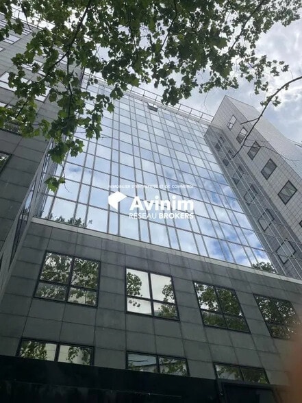 Office in Montreuil for lease - Building Photo - Image 1 of 9