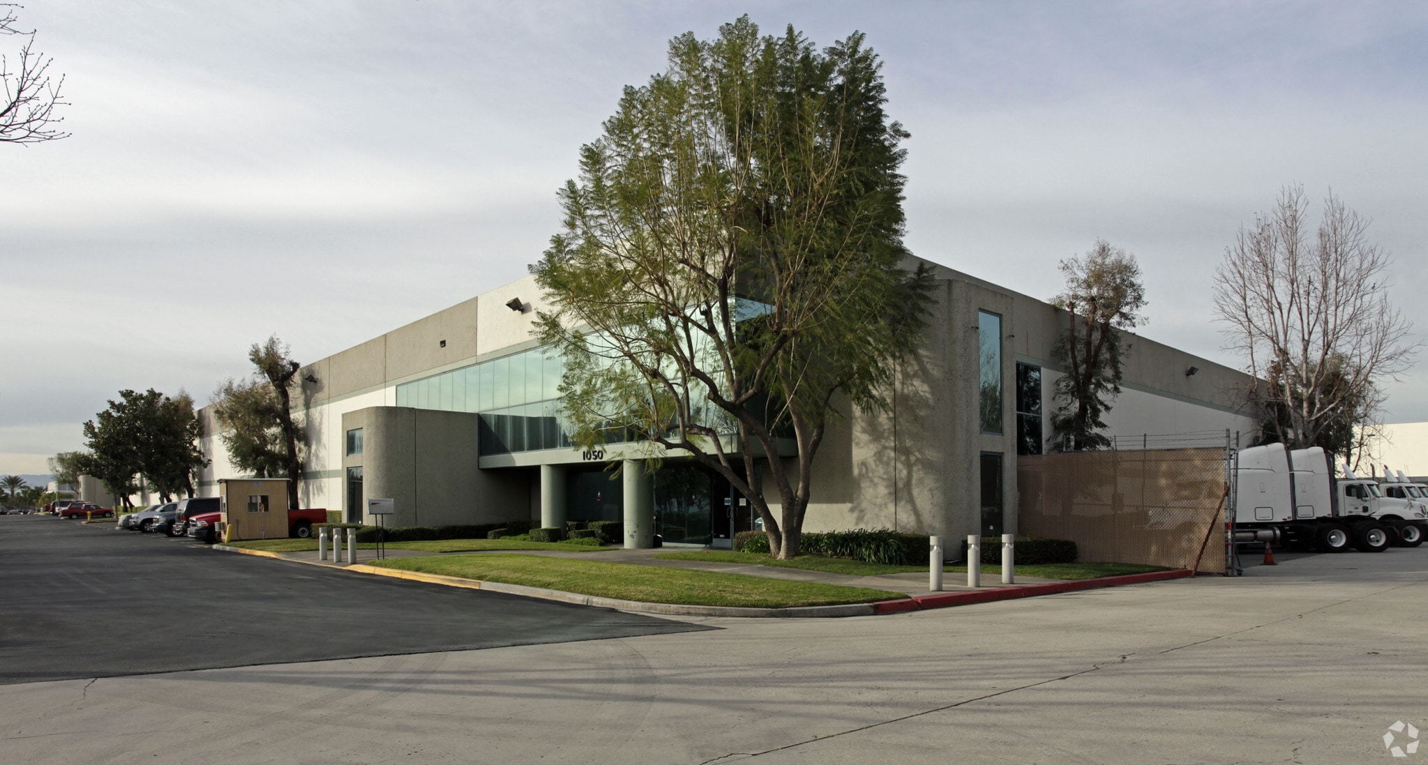 1050 S Dupont Ave, Ontario, CA for lease Primary Photo- Image 1 of 4