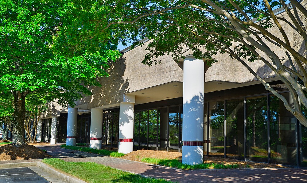 2221 Newmarket Pky SE, Marietta, GA à louer Photo du bâtiment- Image 1 de 8