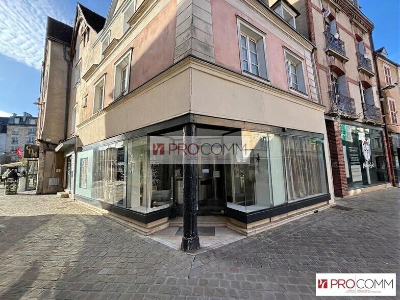 Retail in Chartres for lease - Building Photo - Image 1 of 1