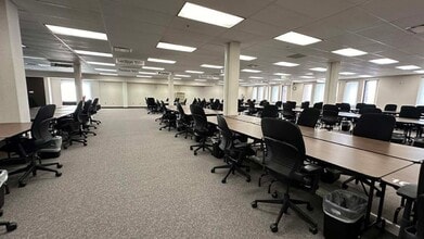 202 2nd St NE, Canton, OH à vendre Photo intérieure- Image 1 de 7