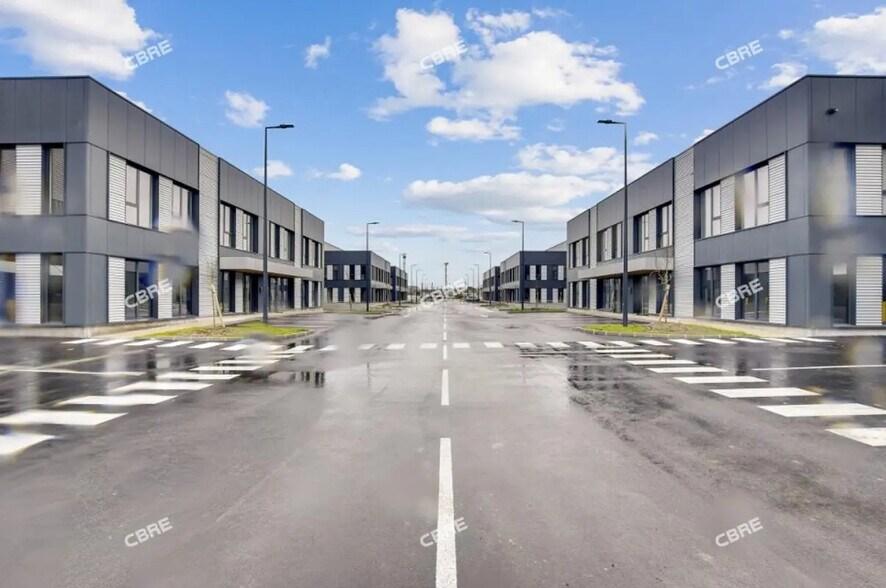 Bureau dans Le Bourget à louer - Photo du bâtiment - Image 2 de 17