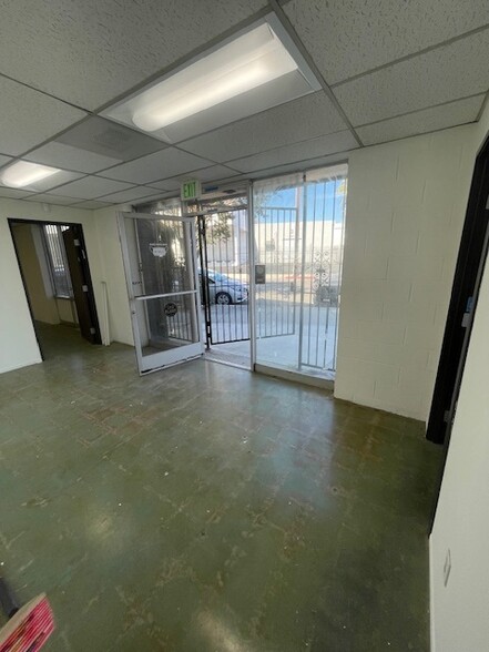 7411 Bellaire Ave, North Hollywood, CA for lease - Building Photo - Image 3 of 13