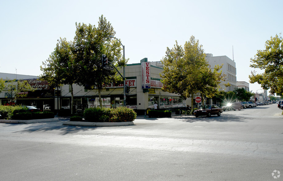 1515 19th St, Bakersfield, CA à vendre - Photo principale - Image 1 de 1