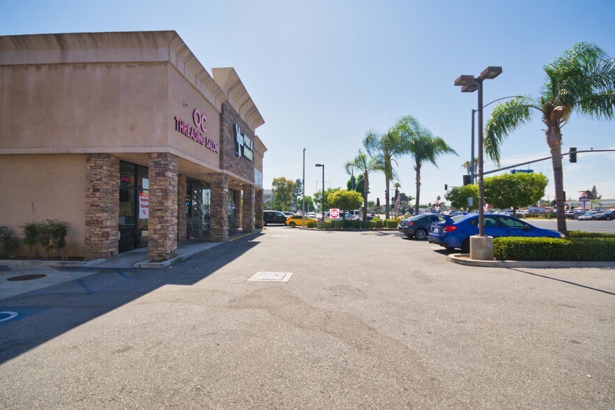 6242 Beach Blvd, Buena Park, CA à louer - Photo du bâtiment - Image 2 de 10
