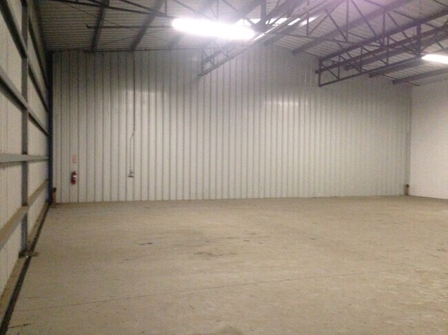 Plus de détails pour 550 Eagle Ct, Byron, CA - Industriel à louer