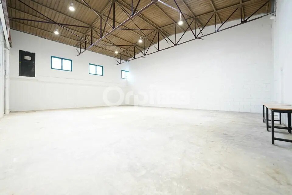 Flex in Vénissieux for lease Interior Photo- Image 1 of 9