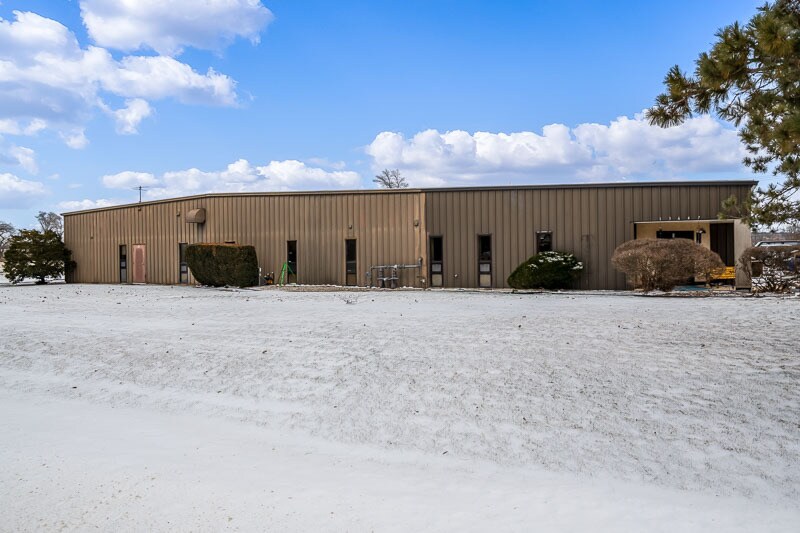 13647 Metric Rd, Roscoe, IL à louer - Photo du bâtiment - Image 2 de 65