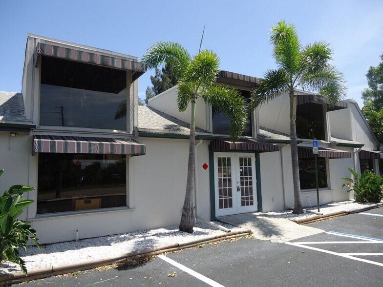 1260 W Bay Dr, Largo, FL à louer - Photo du bâtiment - Image 1 de 9