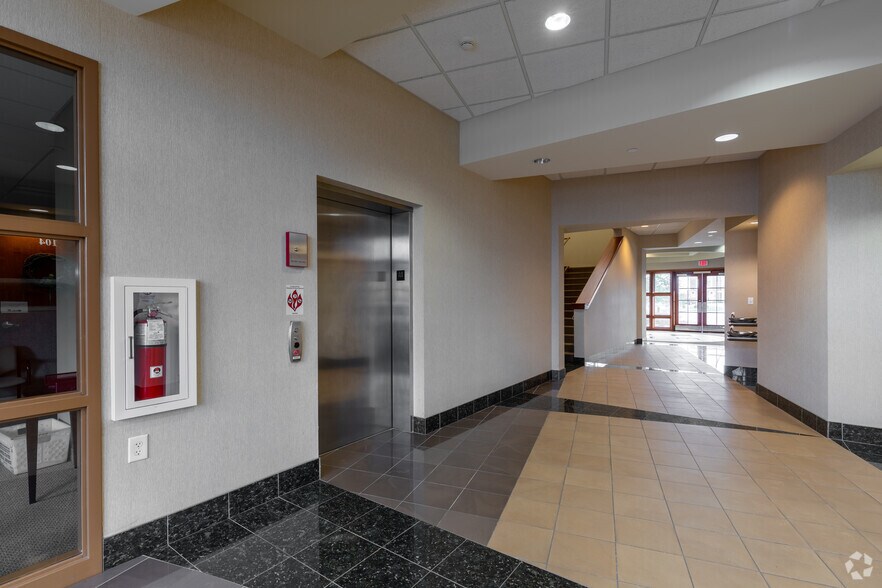 2120 High Wickham Place, Louisville, KY à louer - Hall d’entrée - Image 2 de 16