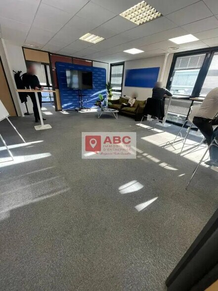 Office in Lattes for lease - Interior Photo - Image 1 of 6
