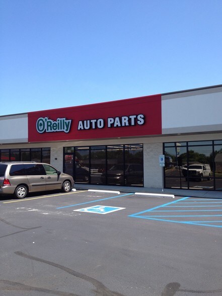 1111 N Park Ave, Alexandria, IN à louer - Photo du bâtiment - Image 1 de 2