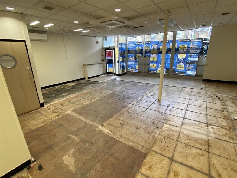 50-50A Queens Rd, Buckhurst Hill à louer - Photo du bâtiment - Image 2 de 7