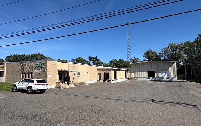 1367 East St, New Britain, CT à vendre - Photo du bâtiment - Image 3 de 5