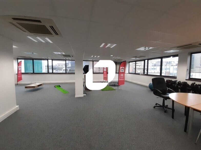 Office in Bagnolet for lease - Interior Photo - Image 3 of 9