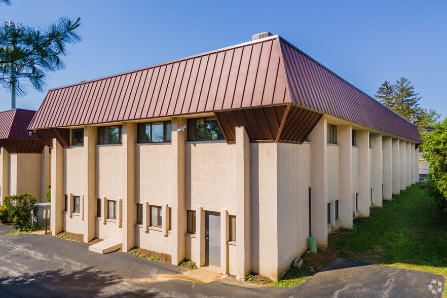45 Darby Rd, Paoli, PA à louer - Photo du bâtiment - Image 3 de 8