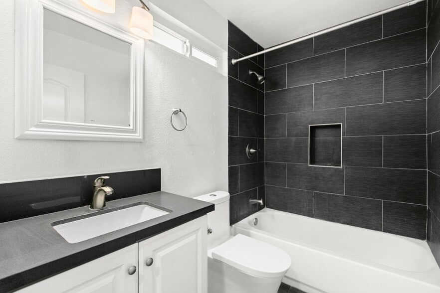 629-631 E Elk Ave, Glendale, CA for sale - Building Photo - Image 3 of 13