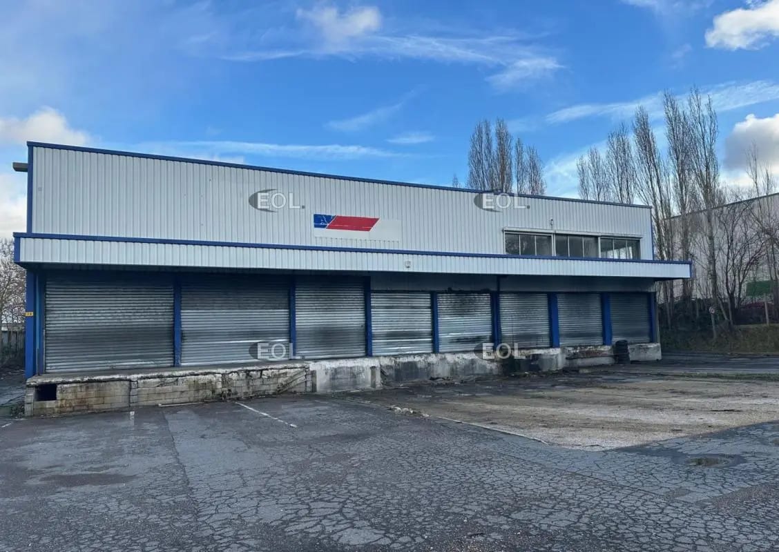 Flex in Morangis for lease Building Photo- Image 1 of 3