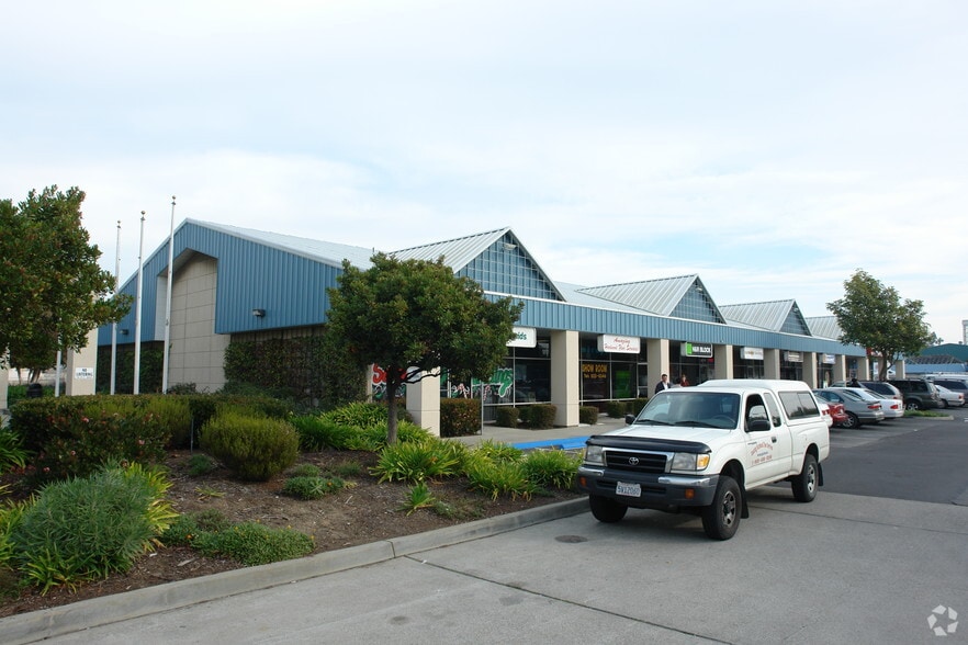 2327 Blanding Ave, Alameda, CA for lease - Building Photo - Image 2 of 7