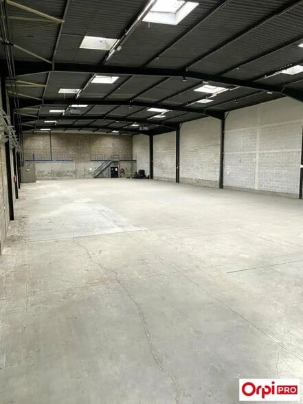 Industrial in Morangis for lease - Building Photo - Image 3 of 8