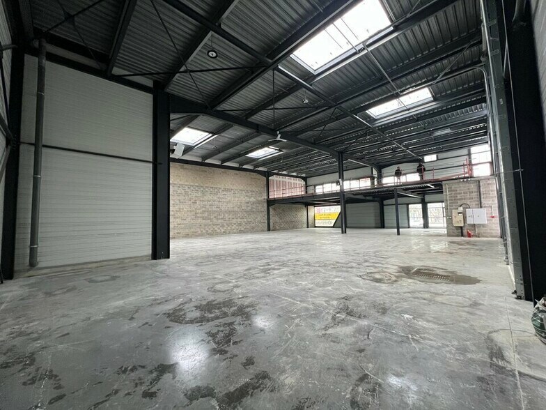 Flex in Le Havre for lease - Interior Photo - Image 3 of 8