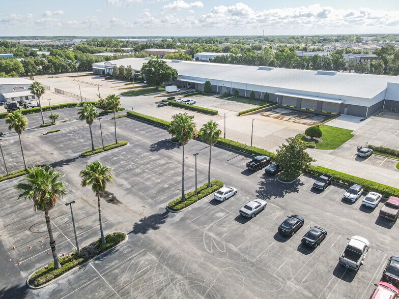 501-531 Codisco Way, Sanford, FL à louer - Photo du bâtiment - Image 2 de 9